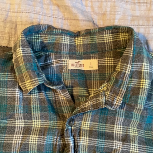 Grey and Green Hollister Flannel - Picture 4 of 5